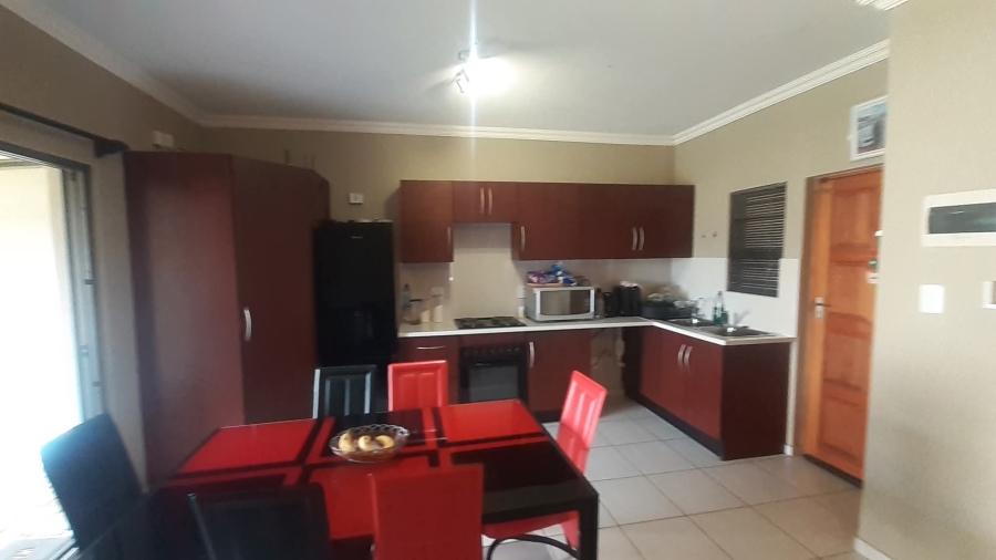 To Let 2 Bedroom Property for Rent in Melodie North West